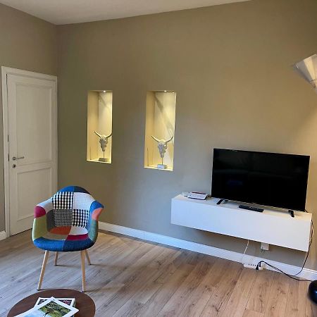 Luxury Apartment In City Center Floransa Dış mekan fotoğraf