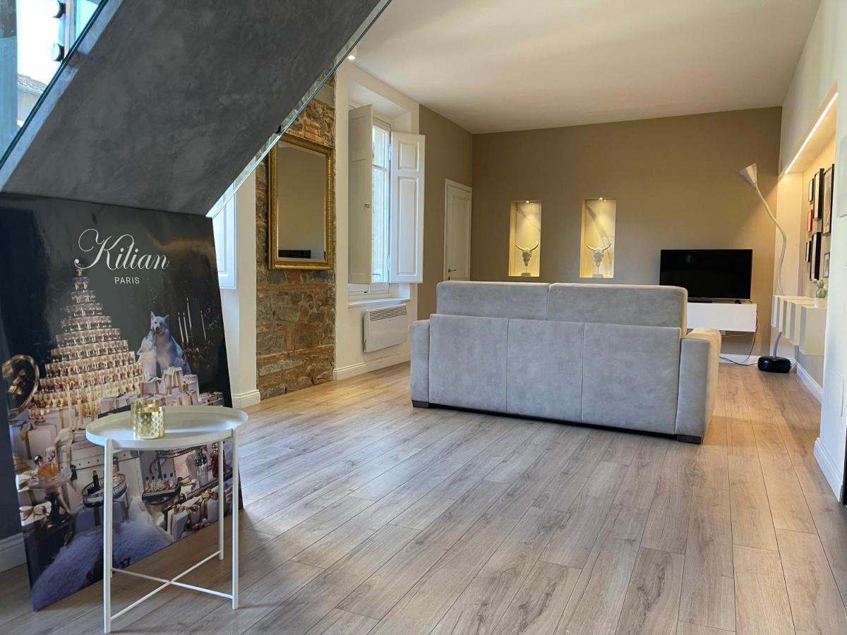 Luxury Apartment In City Center Floransa Dış mekan fotoğraf