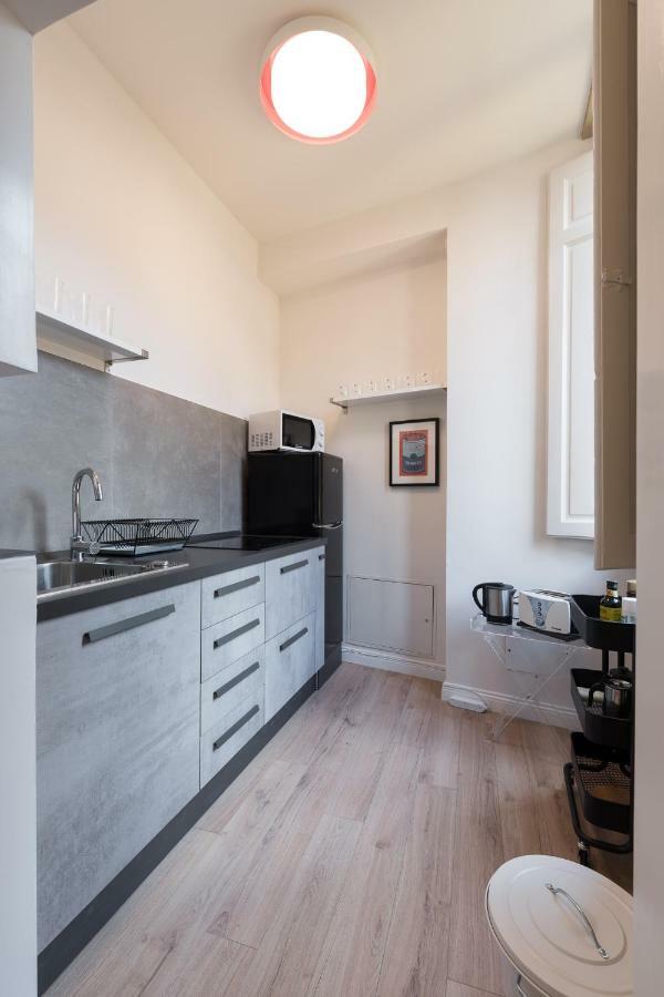 Luxury Apartment In City Center Floransa Dış mekan fotoğraf