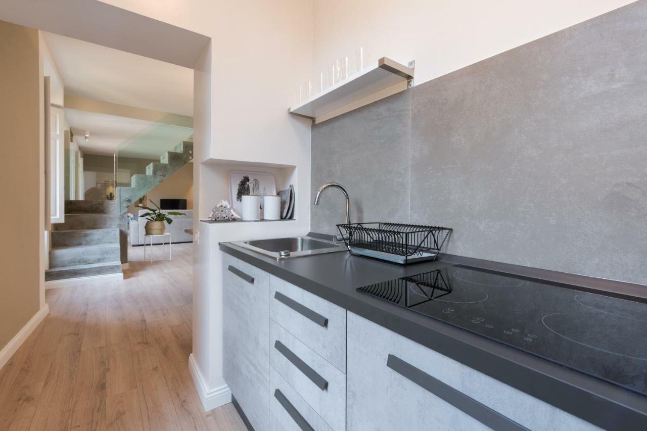 Luxury Apartment In City Center Floransa Dış mekan fotoğraf
