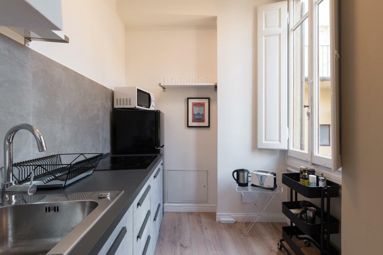 Luxury Apartment In City Center Floransa Dış mekan fotoğraf