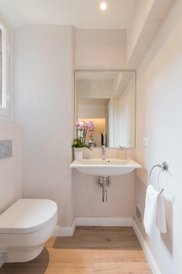 Luxury Apartment In City Center Floransa Dış mekan fotoğraf